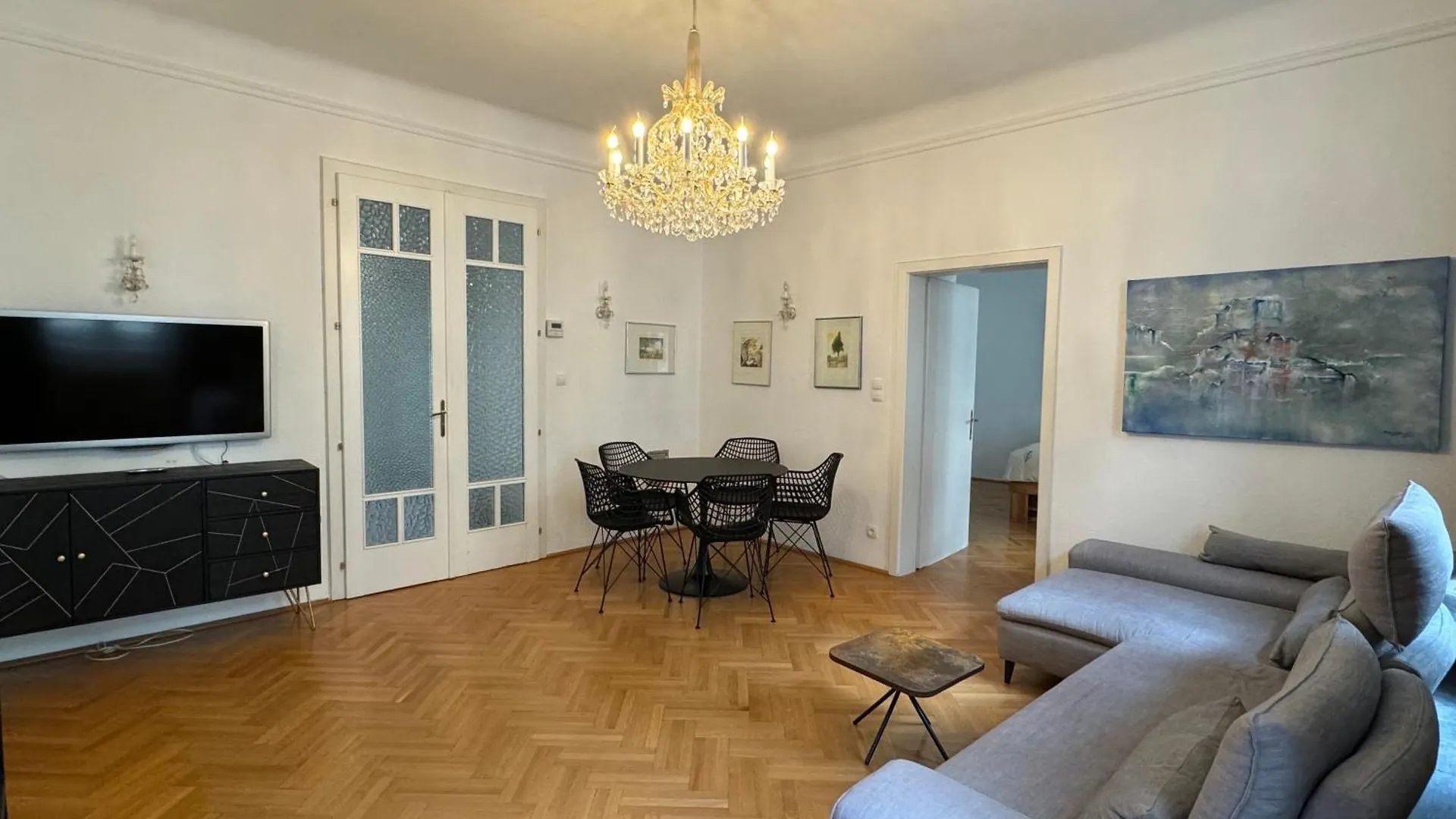 Atelier Lomani Apartment Viena