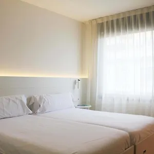 verificați disponibilitatea